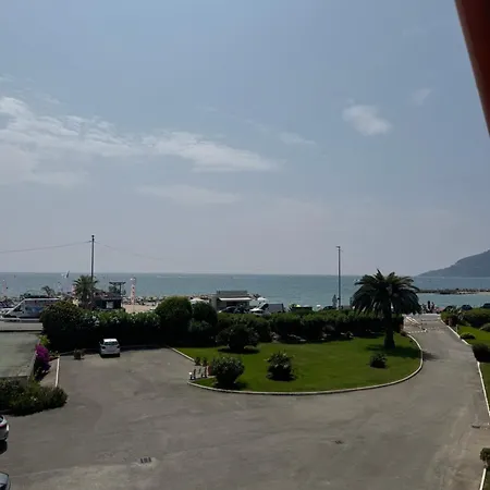 14473 A Mandelieu Avec Vue アパート